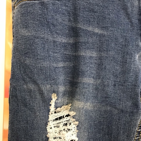 Distressed jeans - Picture 5 of 9